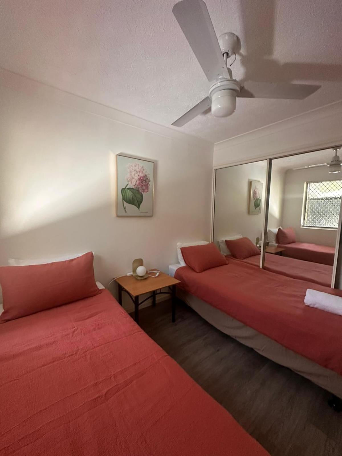 Hotel Surfers Tradewinds Gold Coast Exterior foto